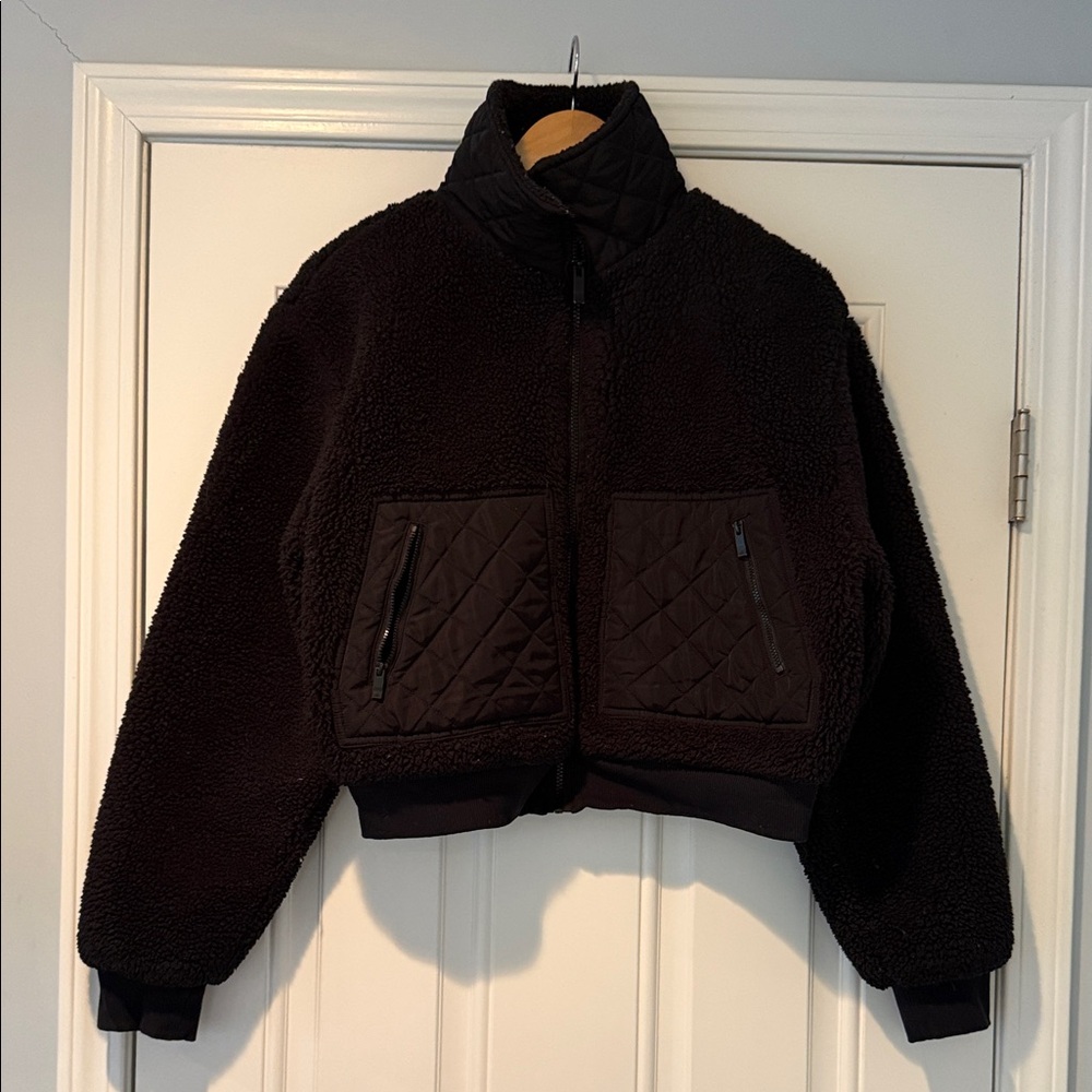 ALO Yoga size medium Black Quilted Sherpa Bomber Jacket